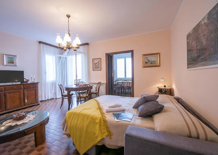 Nicoletta's View - Happy Апартаменты *